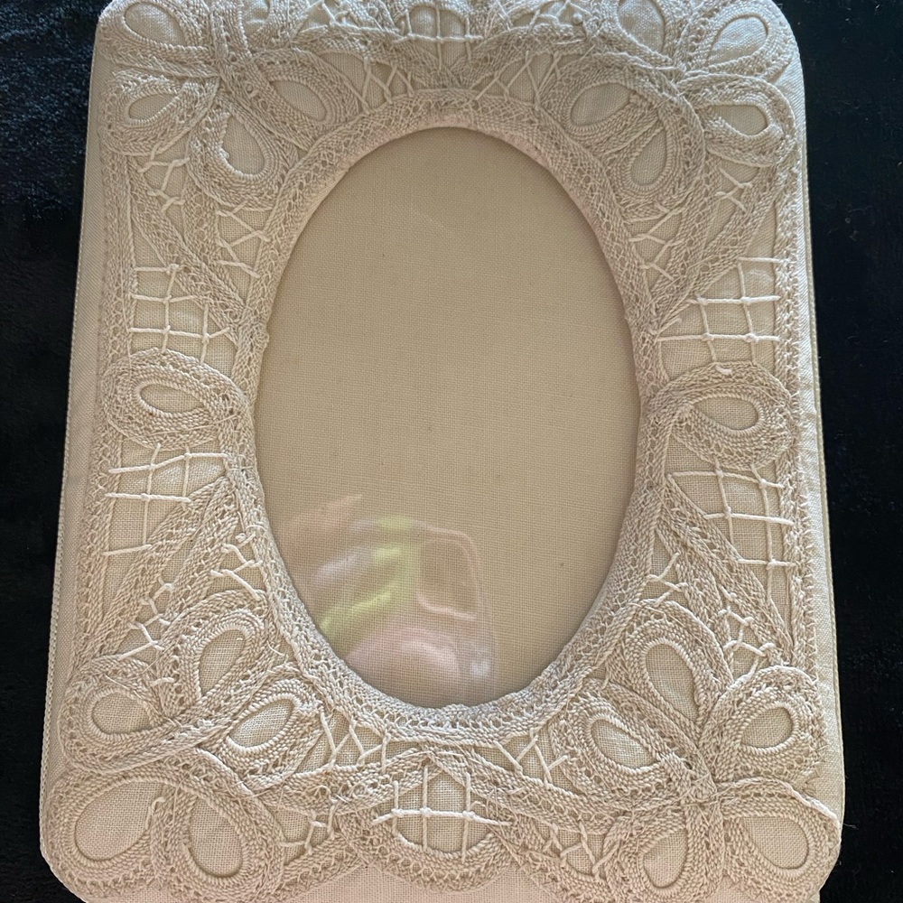 1-Picture frame vintage embroidery